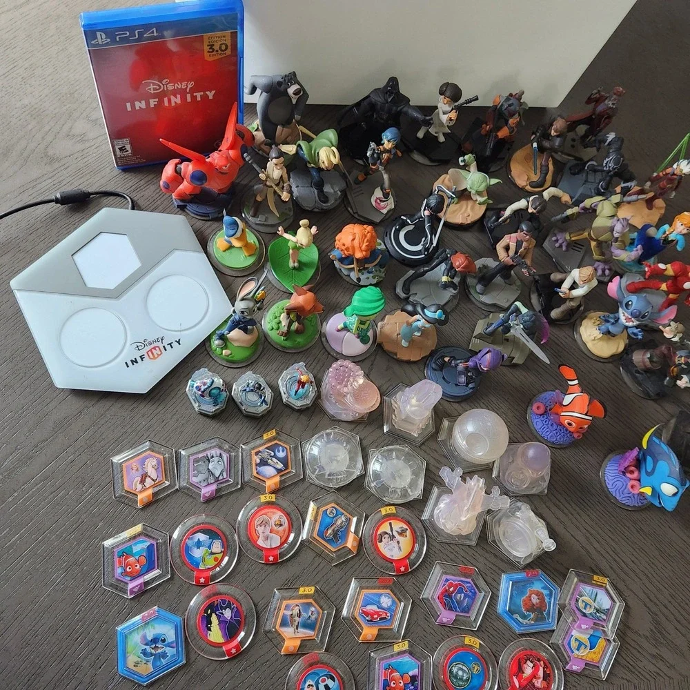 Disney Infinity 3.0 PS4 Mega Lot Game Base 30+ Figures Star Wars Marvel Disney